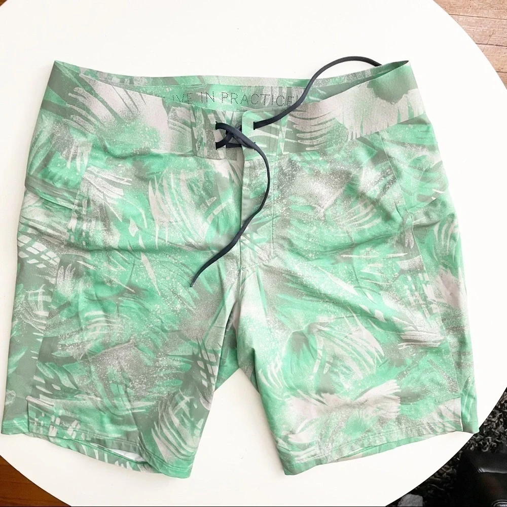 Lululemon Men’s 9” Current State Board Swim Short Green Size 31
